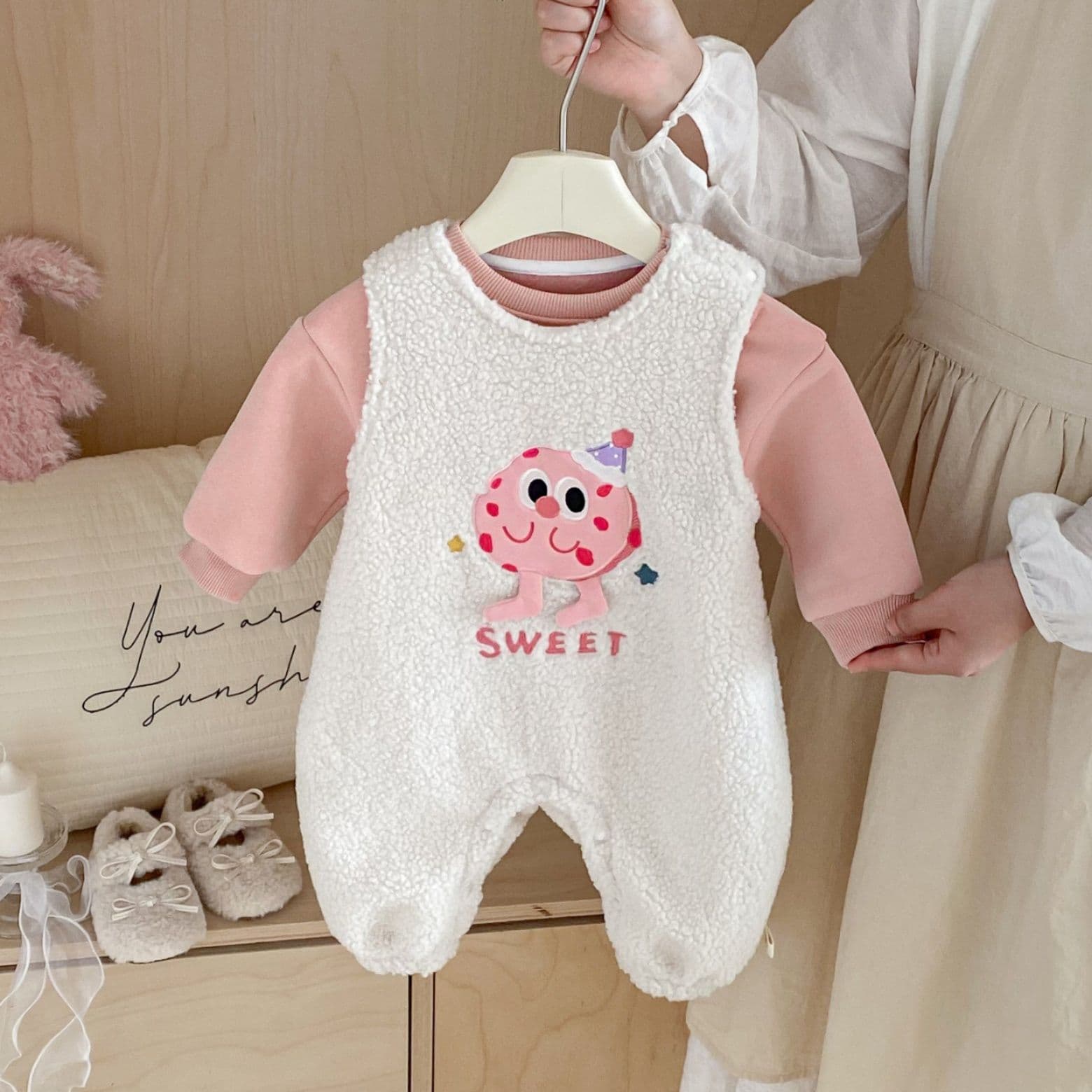 スリーパー 可愛い刺繍入りもこもこ足付き厚手スリーパー