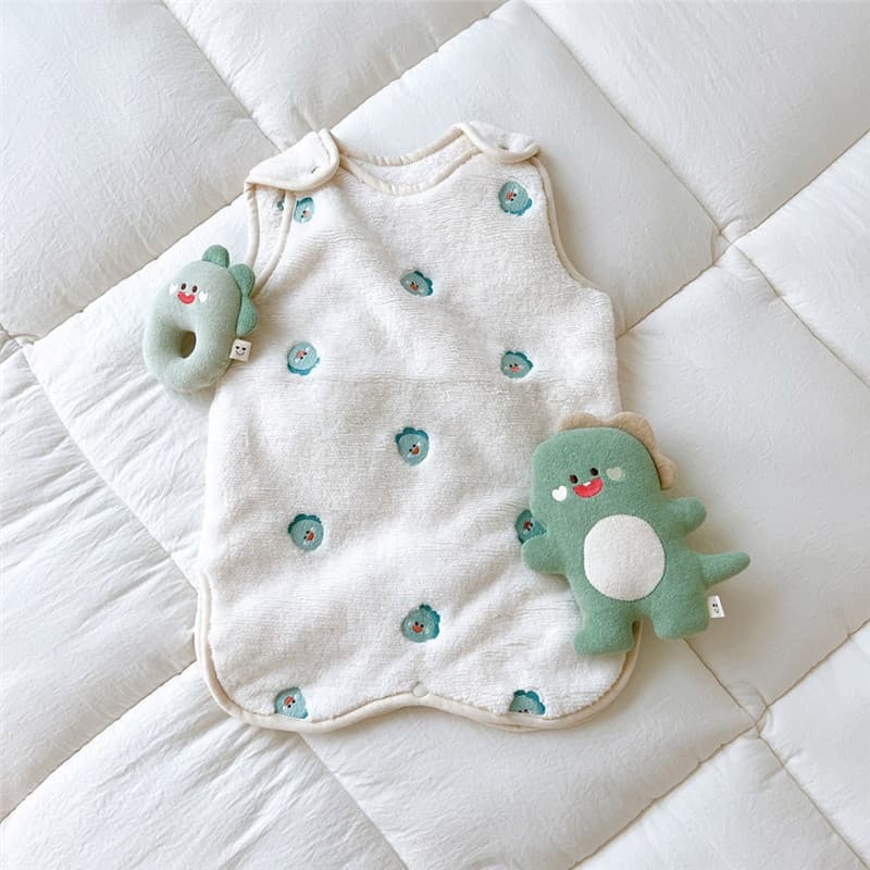 スリーパー 可愛い動物刺繍入り厚手ベビー用スリーパー