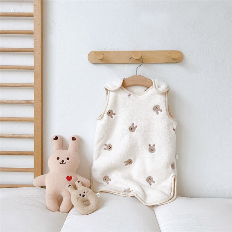スリーパー 可愛い動物刺繍入り厚手ベビー用スリーパー