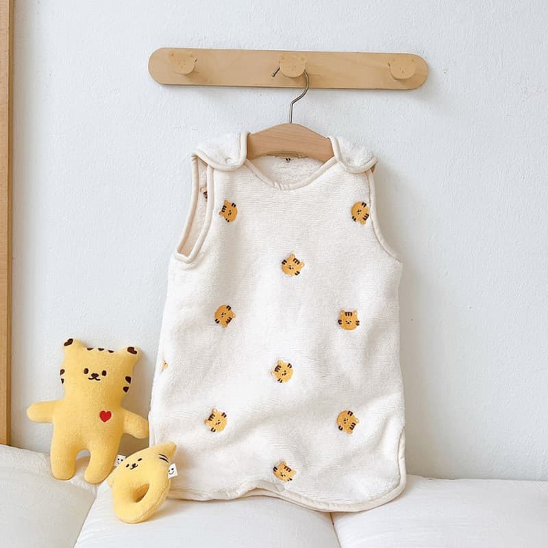 スリーパー 可愛い動物刺繍入り厚手ベビー用スリーパー