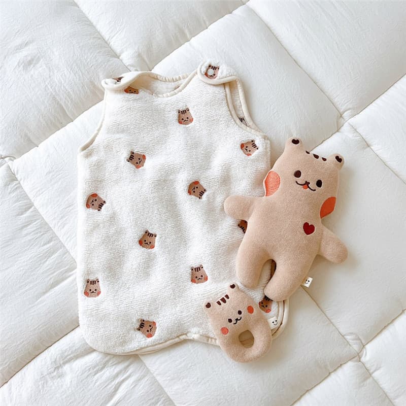 スリーパー 可愛い動物刺繍入り厚手ベビー用スリーパー